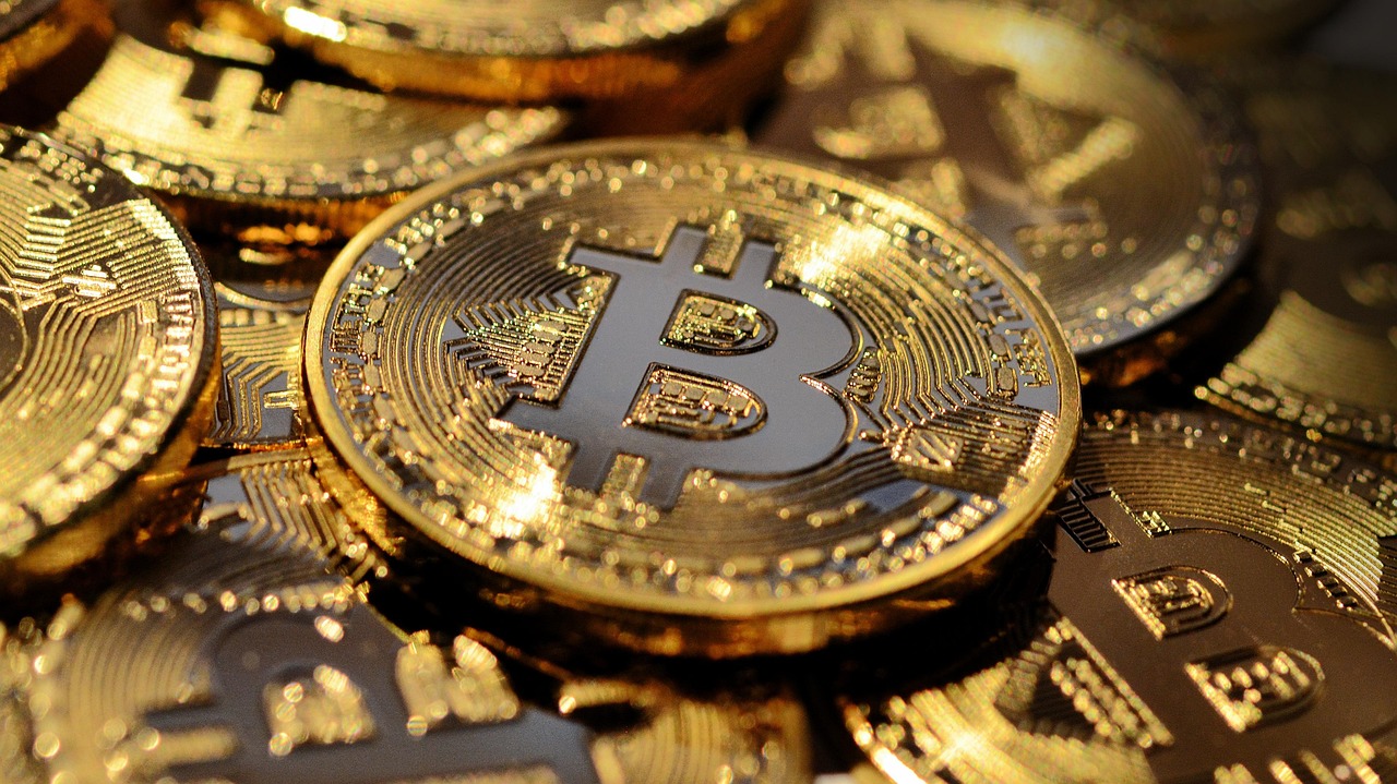 黄金再飙新高！数据：比特币通常在100~150天内跟进拉涨